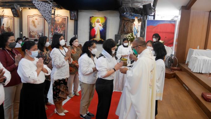 penerimaan lilin dan kain putih